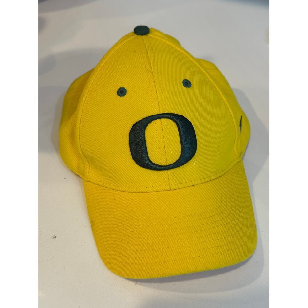 Vintage Nike Men's Yellow Oregon Ducks Swoosh Performance Flex Baseball Hat - Picture 7 of 9